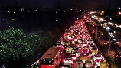 Traffic snarls across Delhi as shoppers throng markets on Dhanteras