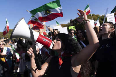 Thousands march in Washington to support protesters in Iran