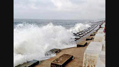 Sitrang effect on Kolkata: Moderate rain, gusts at 50kmph from Monday
