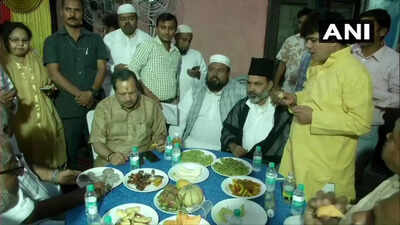 RSS leader Indresh Kumar pays visit to Nizamuddin dargah ahead of diwali, recalls brotherhood across religions