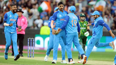 T20 World Cup: Arshdeep, Hardik shine as Pakistan post 159/8