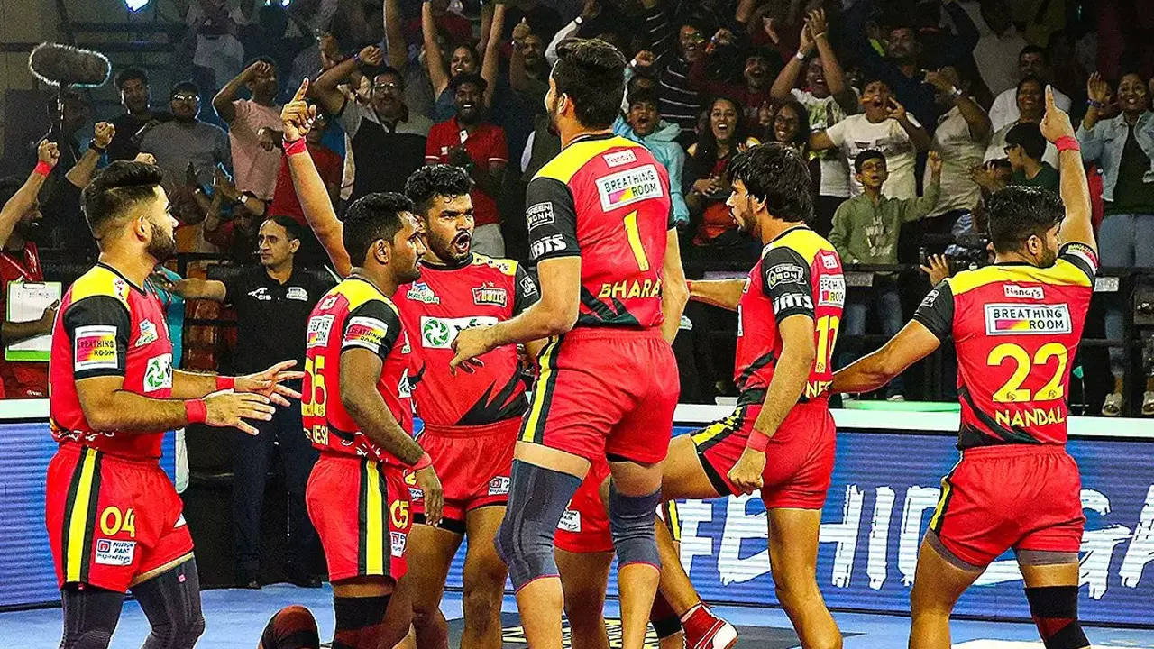 Record favours Patna Pirates, while form favours Bengaluru Bulls in Match 42
