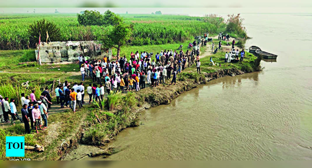 Five labourers feared drowned as sand-laden boat sinks | Patna News ...