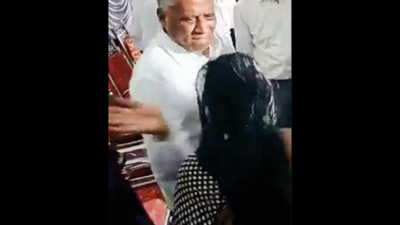 Karnataka: Minister V Somanna slaps woman, apologises after video goes viral