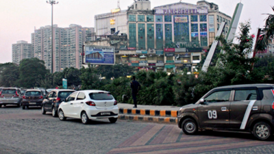 Ghaziabad: Illegal parking brings traffic to a crawl on this stretch to Crossings Republik