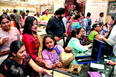 Decorations, idol shopping mark ‘Chhoti’ Diwali celebrations in city