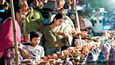 Glitz, glitter & sparkle: Hyderabad goes on shopping frenzy on Diwali eve