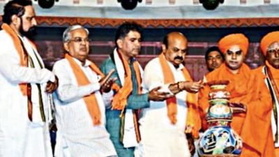 Karnataka CM Basavaraj Bommai ignores jinx, launches Kittur Utsav
