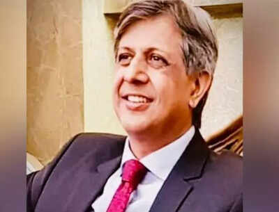 Pakistan law minister Azam Tarar steps down