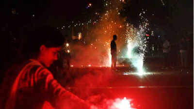 Mumbai: Noise pollution continues as people burst crackers at prominent places