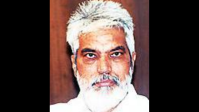 Nashik: Dada Bhuse convinces trapped thief to surrender | Nashik News ...