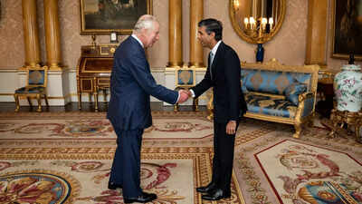PIO ‘Rishi Rich’, first non-white UK PM, promises jobs and stability