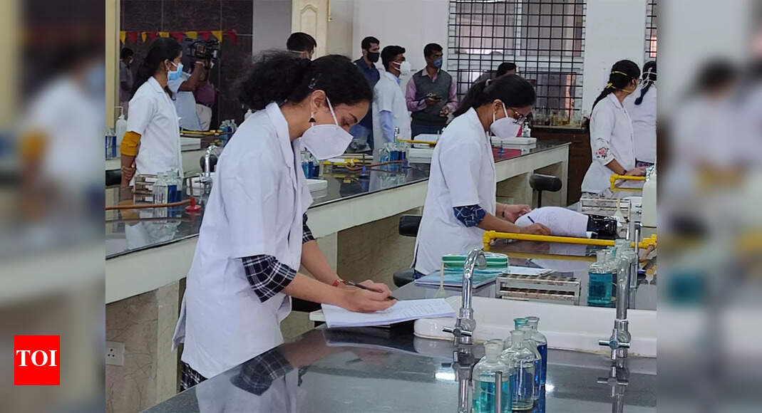 ‘पिछले दरवाजे से प्रवेश को सही नहीं ठहराया जा सकता’, SC ने 7 पीजी डेंटल छात्रों के प्रवेश को रद्द कर दिया – टाइम्स ऑफ इंडिया