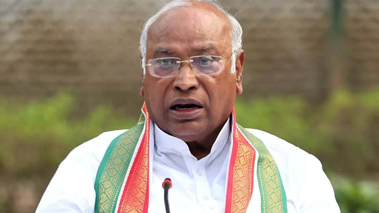 Congress: Congress president Kharge constitutes 47-member steering  committee; no place for Shashi Tharoor | India News - Times of India