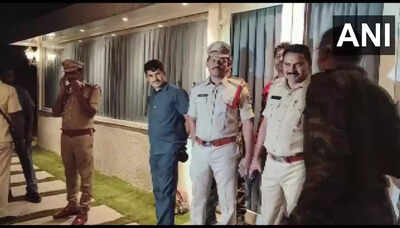 Telangana police stop alleged bribery bid to poach TRS MLAs