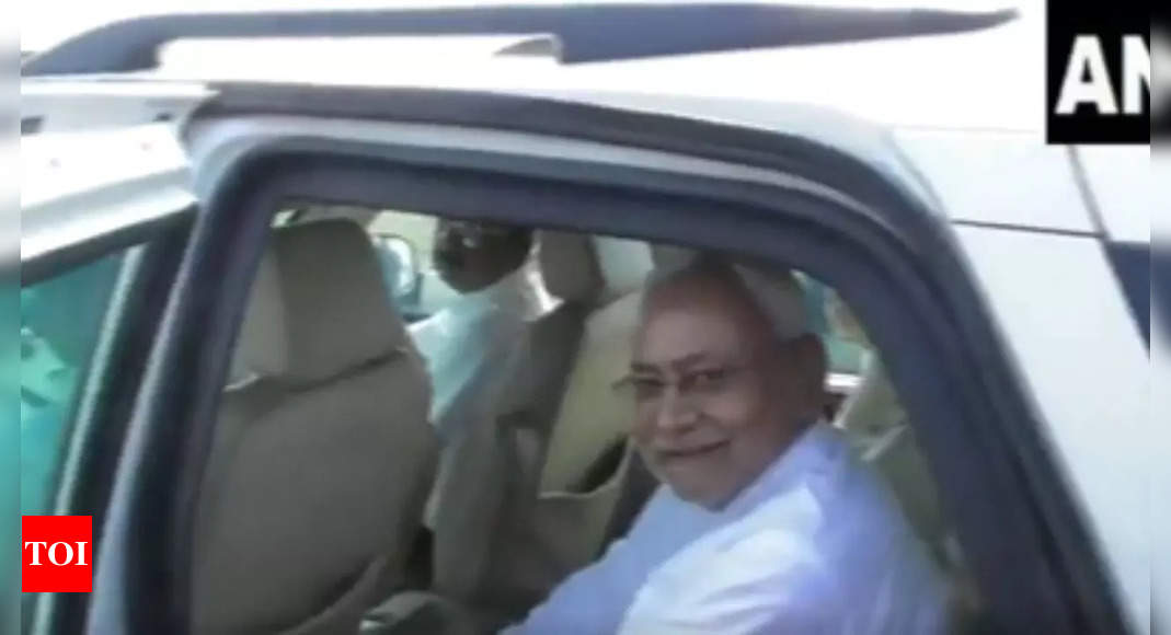 bihar-cm-nitish-kumar-reveals-he-had-major-bruise-in-belly-when-his-boat-collided-with-jp-setu-s-pillar-or-patna-news-times-of-india