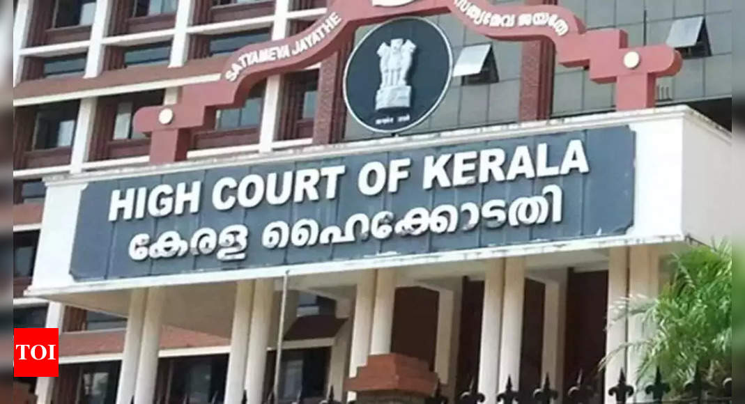 Unhappy with verdict, man tries to jump off HC