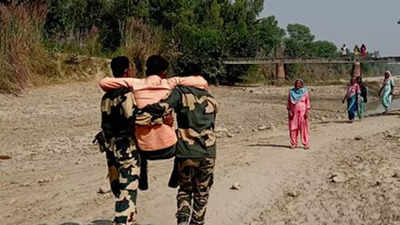 GREF jawan dead, 4 rescued as soil mound collapses in Punjab's Bikhiwind near Indo-Pak border