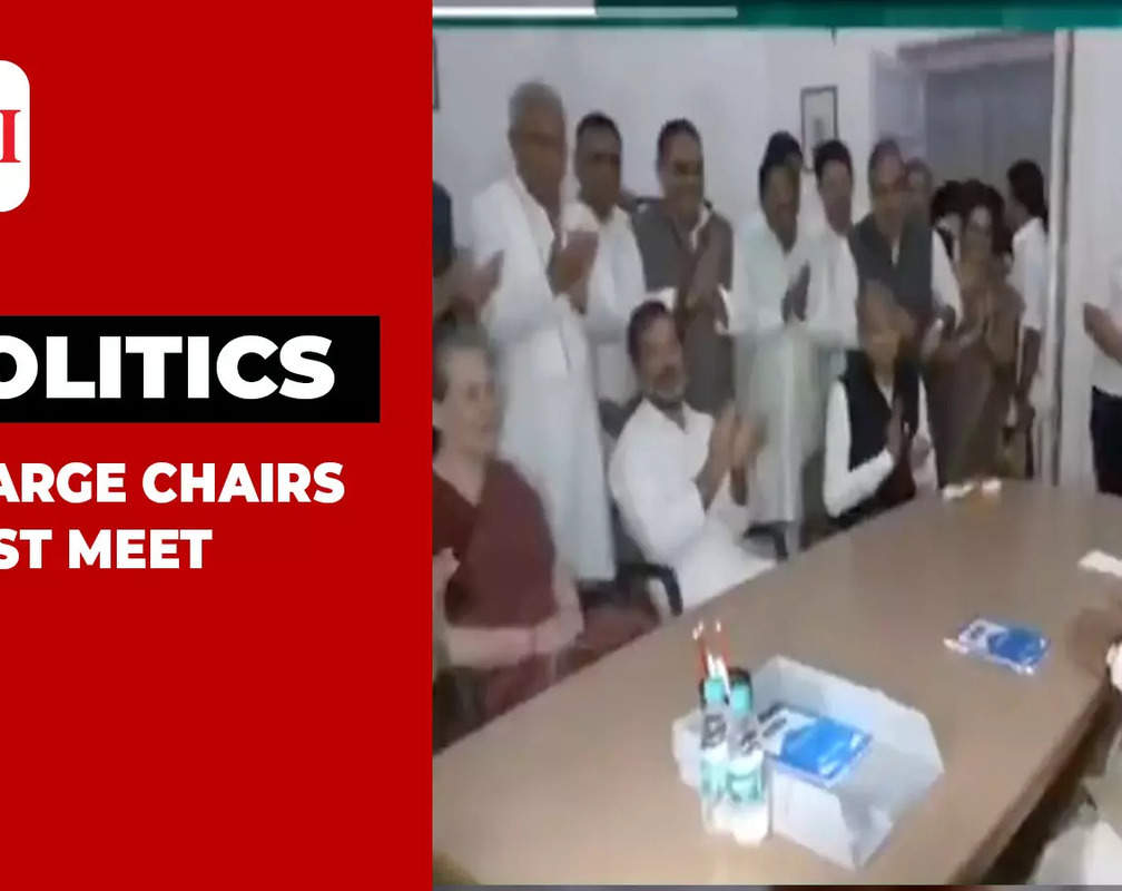 
Delhi: Mallikarjun Kharge chairs first Poll Committee meeting as Congress Chief
