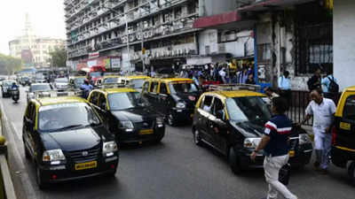Mumbai: Kaali-peeli taxi drivers oppose rear seat belt rule, Ola & Uber support it