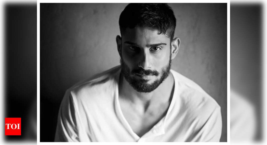 Prateik Babbar opens up about love and heartbreaks; says you don’t give up on love, no matter how many times you fail – Times of India