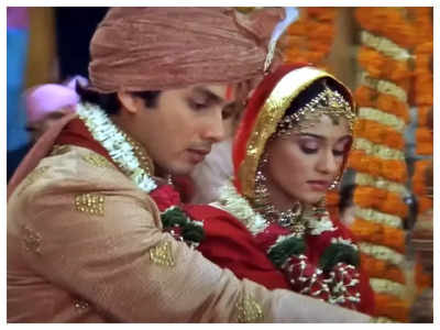 Did you know Shahid Kapoor got upset when asked to wear a pagdi for wedding scene in 'Vivah'?