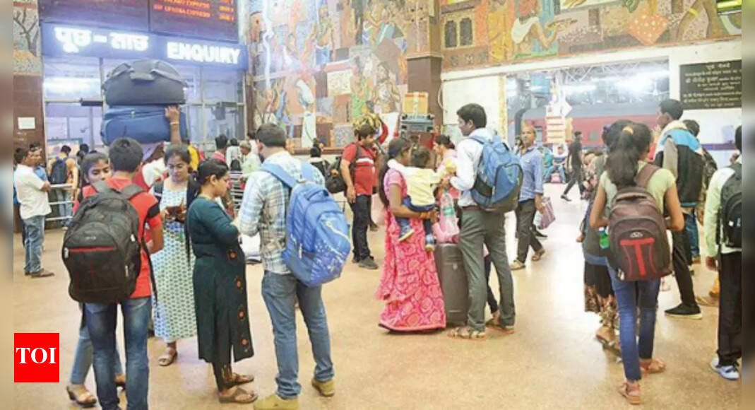 patna-junction-holding-areas-made-at-patna-jn-to-contain-rush-patna