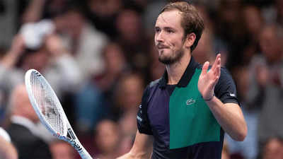 Vienna Open: Daniil Medvedev sinks Denis Shapovalov to clinch