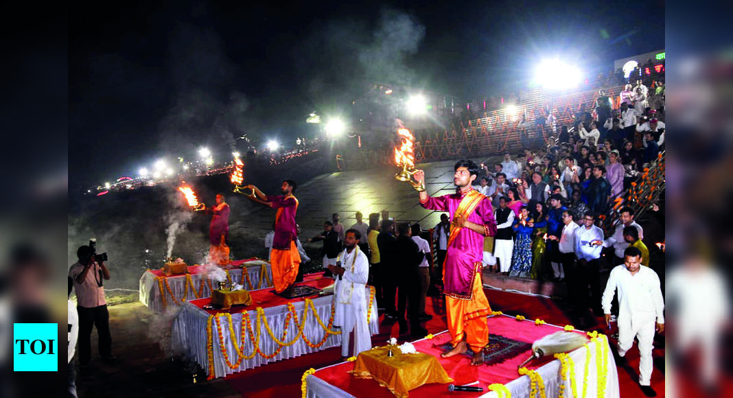 Boat Club: Diwali Function: 5k Diyas Illuminate Boat Club | Kanpur News ...