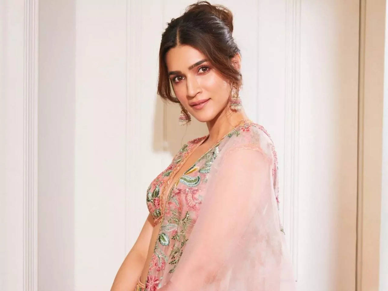 Kriti Sanon gets new hair colour for a new film, says she has butterflies  in the stomach | Hindi Movie News - Times of India