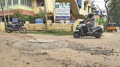 Unsafe manholes in Trichy pose threat to 2-wheeler riders