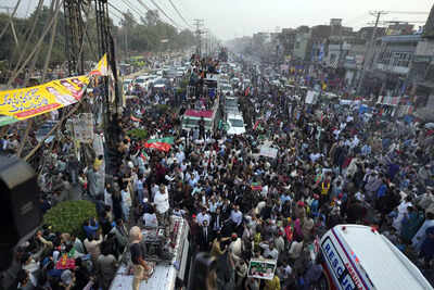 'Only choice will be between chaos and army rule...' Report claims martial law in Pakistan in 6 months