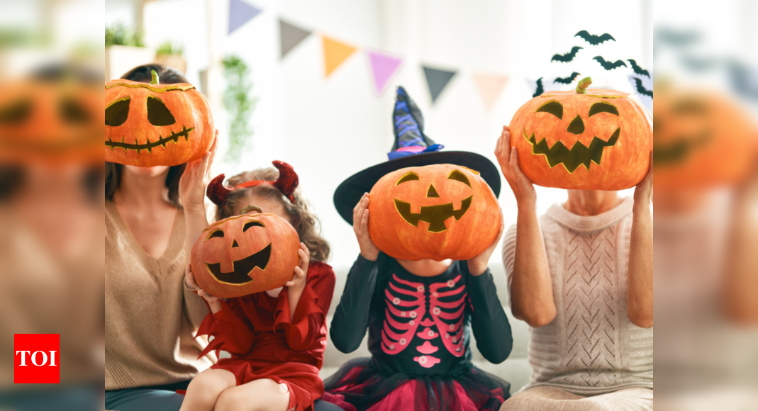 75 Best Halloween Wishes and Spooky Sayings 2023