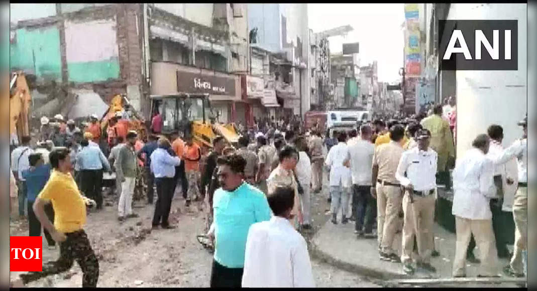 Five killed, two injured as old building collapses in Maharashtra’s Amravati | India News – Times of India
