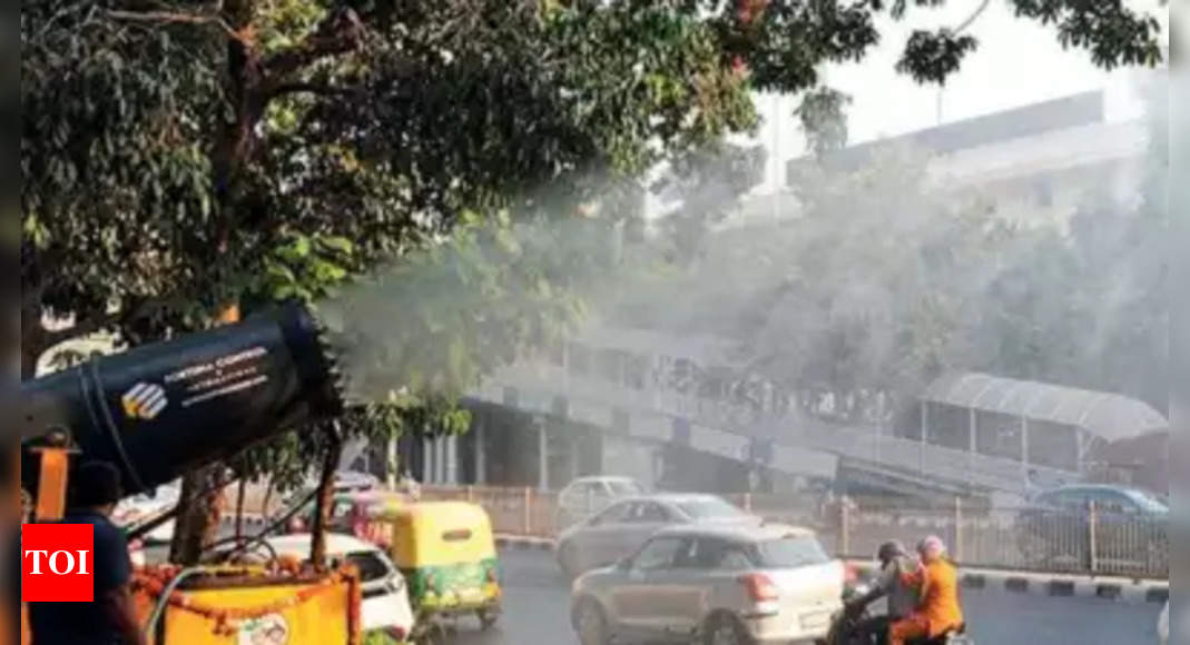 Air Pollution Delhi Fire Services Starts Sprinkling Water At 13 Hotspots Delhi News Times 2416