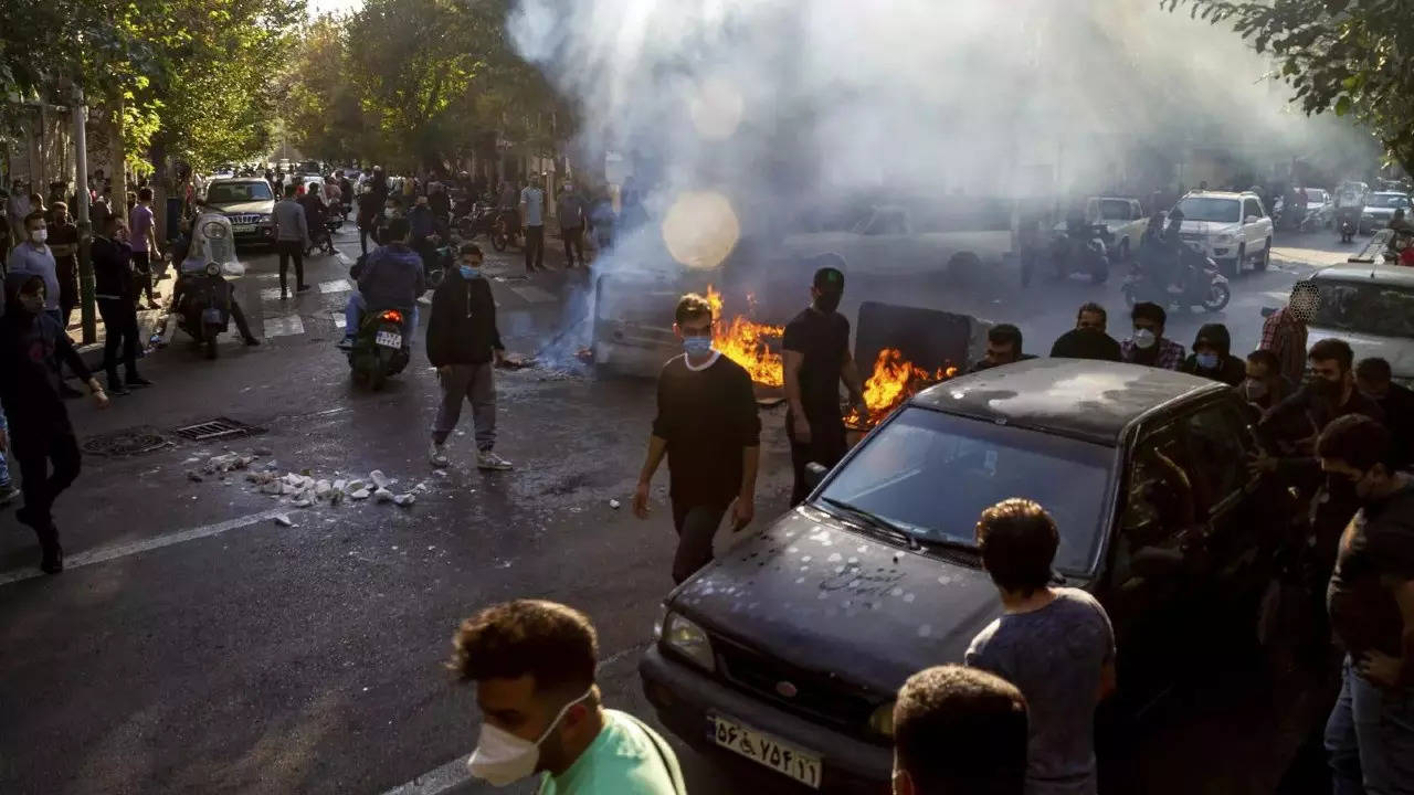 Iran Iran protesters rally again despite guards order to stand