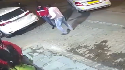 Three men rob SUV at gun point near Delhi's Cantonment area