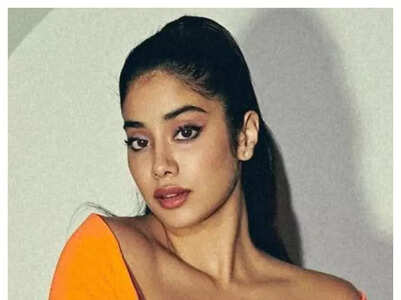 10 promotional looks of Janhvi for ‘Mili’