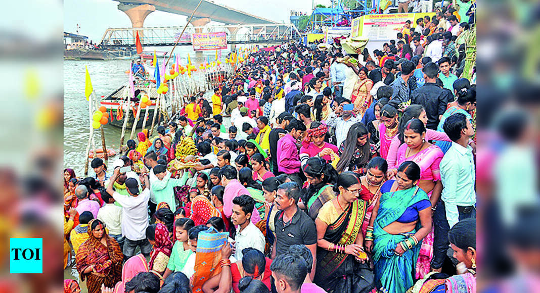 Sun: Chhath Concludes As Devoteespray To The Rising Sun In City | Patna ...