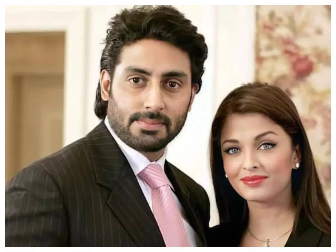 When Aishwarya Rai defended husband Abhishek Bachchan about being overshadowed by her Hindi Movie News image