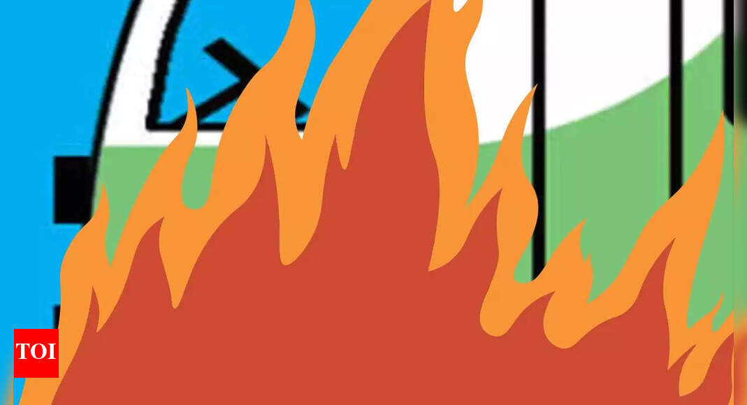 Bus catches fire in Pune, passengers escape unhurt | Pune News - Times ...