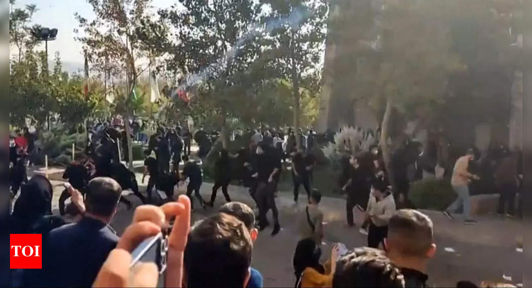 Iran Iran Protests Rage On In Defiance Of Crackdown Times Of India 8363