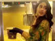 
Janhvi Kapoor surprises fans as she serves popcorn in Delhi theatre; quips 'ek hi flavour hai' - WATCH
