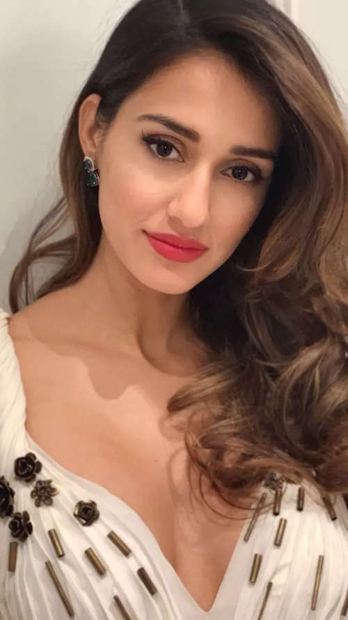 Disha Patani Makes Heads Turn With Sultry Mirror Selfie, Check Out The Diva  Slay The Selfie Game In These Pictures - News18