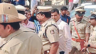 Aspiring cops mob Karnataka home minister Araga Jnanendra, deputy superintendent of police slaps job-seeker