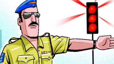 Pune: Traffic personnel on road to mark attendance with selfie