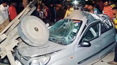 Uttar Pradesh: 5 dead, 6 injured as speeding bus ploughs through vehicles in Aligarh