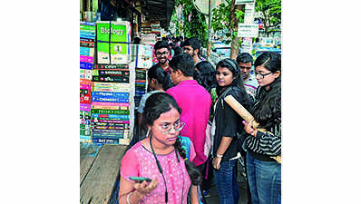 Kolkata: Boipara business makes a turnaround after lockdown, cyclone blows