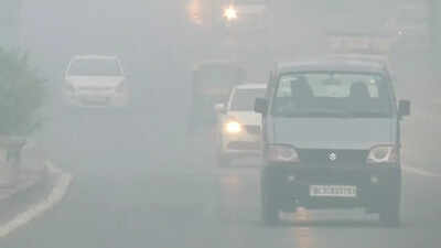 Thick smog envelops Delhi, air quality index 'severe'