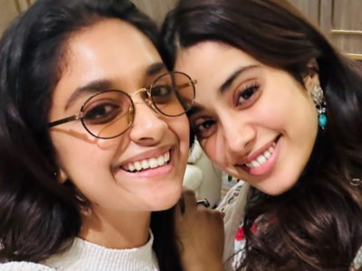 Keerthy Suresh and Janhvi Kapoor bumped into each other at the airport; see the cute selfie here!